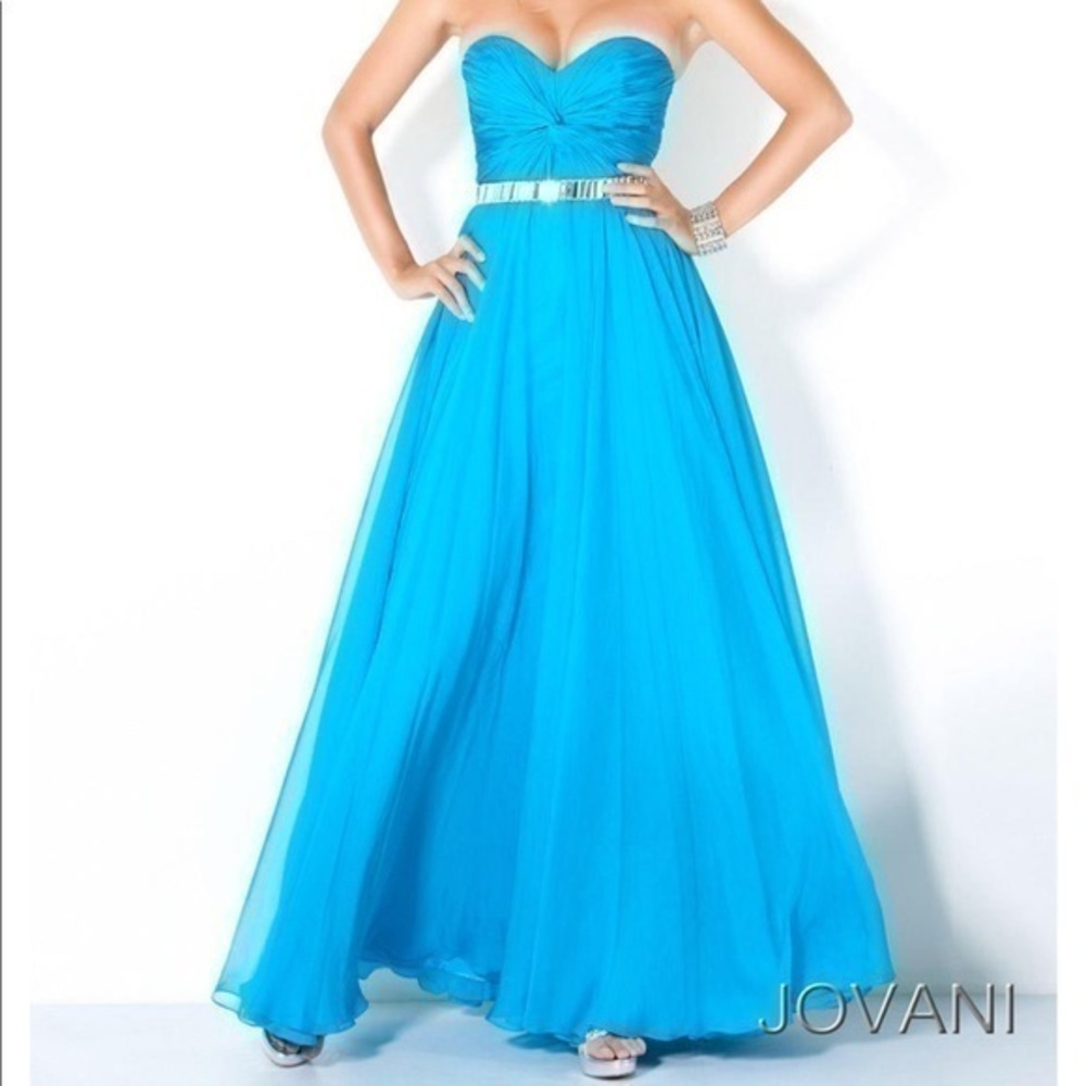 NWT! Jovani Baby Blue Strapless Sweetheart Bust
Prom Dress Gown
Size O